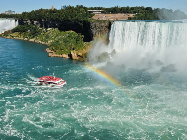 things to do at Niagara Falls - Hornblower Cruise
