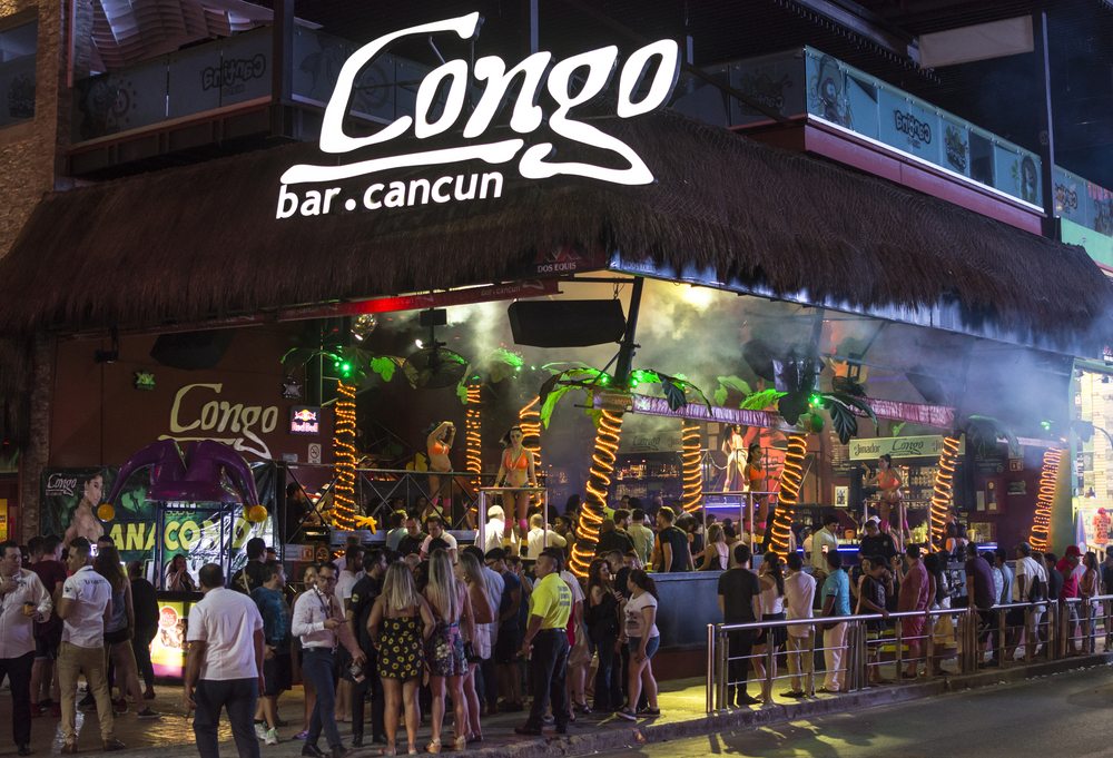 best bars in cancun